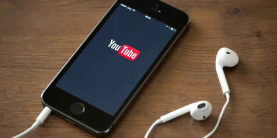 YouTube uygulaması kıstırarak yakınlaştırma, hassas arama ve diğer güncellemelere kavuşuyor