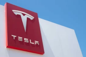 tesla-logo-sign