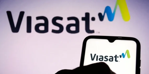 Microsoft ve Viasat 10 milyon kişiyi çevrimiçi hale getirmek için uyduları kullanıyor