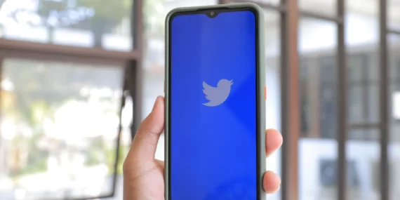 Twitter daha fazla siyasi reklama izin vereceğini açıkladı
