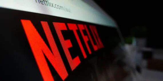 Netflix, ABD’de hesap paylaşımı için ücret almaya başlıyor