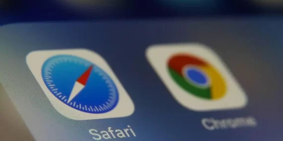 Safari-Chrome-653144645
