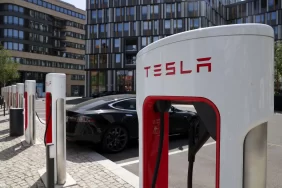 Tesla-Sarj-Istasyonu-56465466