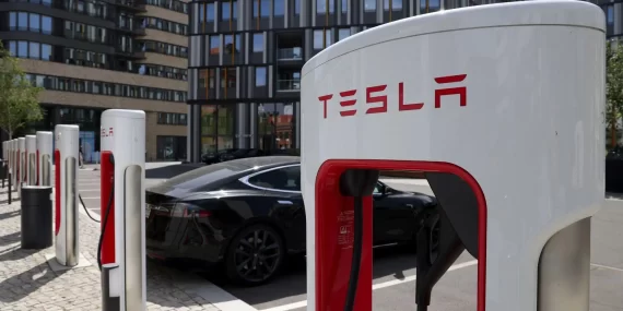 Tesla-Sarj-Istasyonu-56465466