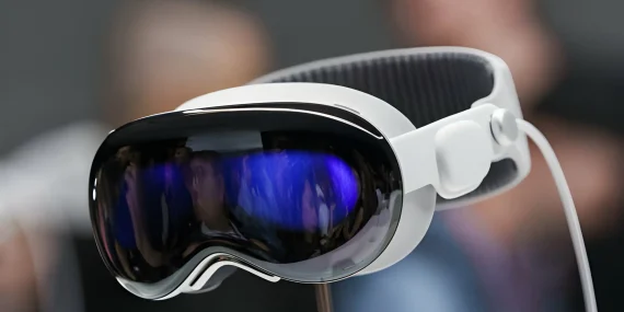 Apple-Vision-Pro-8768686767