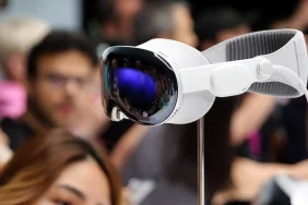 Apple-Vision-Pro-873248978324329849328