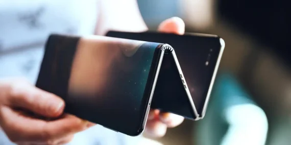 Samsung-Triple-Foldable-Smartphone-2026