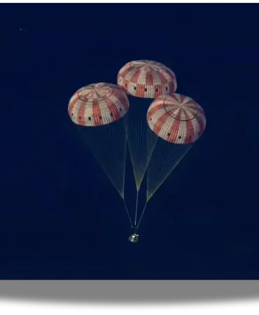 NASA'nın Artemis II mürettebatı çığır açan Ay yolculuğunu tamamladı